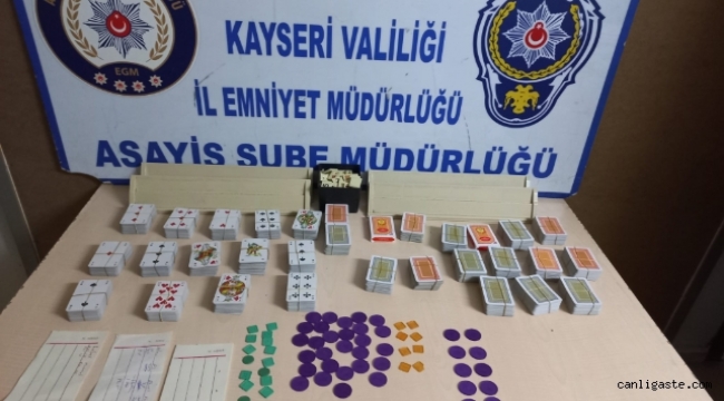 Kayseri'de 15 ekip, 65 personel ile 30 ayrı adrese eş zamanlı kumar baskını