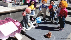 Kayseri'de "70, 80 ve 90'lar Sokakta Oynuyor Çocuklar" sergisi açıldı 