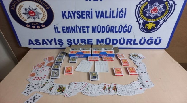Kayseri'de kumar oynayan ve oynatan 16 kişiye 29 bin 104 lira ceza