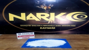 Kayseri'de otomobilin stop lambasında uyuşturucu ele geçirildi