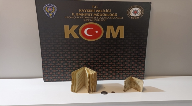 Kayseri'de tarihi olduğu değerlendirilen el yazması 2 Kur'an-ı Kerim ele geçirildi