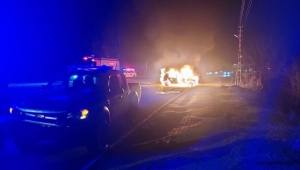 Kayseri'de trafik kazası sonrası araç alev aldı 4 kişi yaralandı