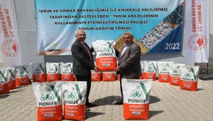 Kırıkkale'de çiftçilere yağlık ay çekirdeği ve kuru fasulye tohumu dağıtıldı