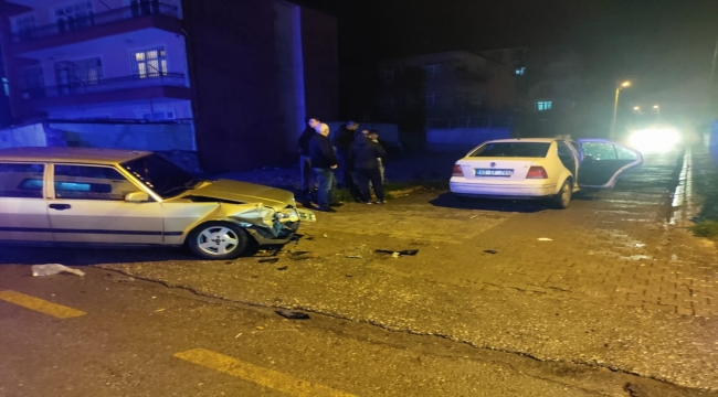 Kırıkkale'de otomobillerin çarpıştığı kazada 2 kişi yaralandı