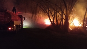 Kırıkkale'de sazlık alanda çıkan yangın söndürüldü