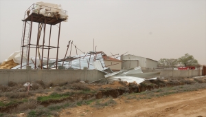 Kırşehir'de fırtınadan çatısı uçan mandırada hasar oluştu