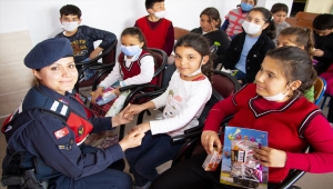Kırşehir'de öğrencilere "Tim Jandarma" çizgi filmi izletildi