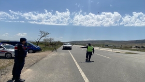 Konya'da jandarmadan bayram öncesi helikopterli trafik denetimi