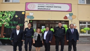 Nallıhan Kaymakamı Dinç, öğrencilerle kitap okudu