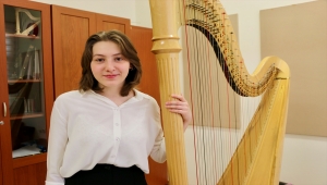 Ödüllü genç arpist, ABD'deki müzik kolejinden tam eğitim bursu kazandı