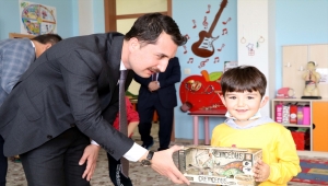 Öğrencilerin istekleri "Hayal Ağacı" ile gerçekleşti 