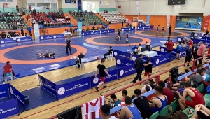 Okul Sporları Yıldızlar Güreş Türkiye Birinciliği müsabakaları Kırşehir'de başladı