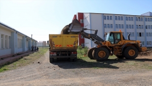 Şarkışla Uygulamalı Bilimler Yüksekokulu'nun çevre düzenlemesi yapılıyor