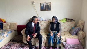 Seydişehir Belediyesi, engelli kadına tekerlekli sandalye hediye etti