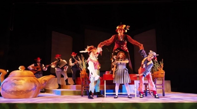 Sivas Devlet Tiyatrosu "Alice Harikalar Diyarında" çocuk oyununu sahneleyecek