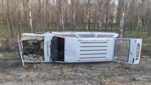 Sivas'ta devrilen otomobildeki 9 kişi yaralandı 