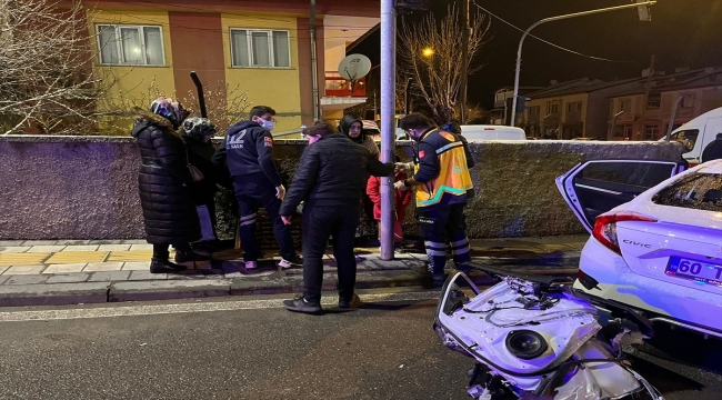 Sivas'ta iki ayrı trafik kazasında 9 kişi yaralandı