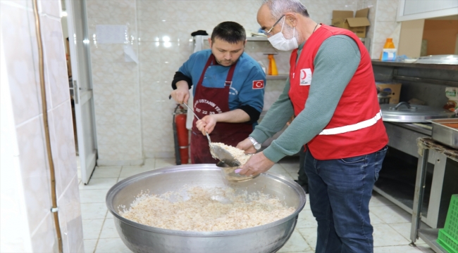 Türk Kızılay Çubuk Şubesinden her gün 3 bin kişiye sıcak yemek