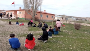 Ulaş'ta liseliler köy okulu öğrencileriyle bir araya geldi