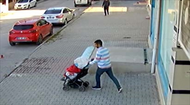 Aksaray'da çaldığı malzemeleri bebek arabasıyla taşıyan şüpheli güvenlik kamerasında 