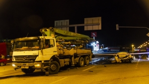 Ankara'da kamyonun çarptığı otomobillerdeki 5 kişi yaralandı