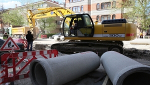 ASKİ, Hürriyet Caddesindeki su taşkınlarına karşı çalışma başlattı