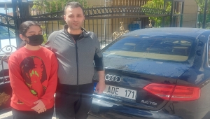 Başkentte bir sitede arabanın bagajına yorgun mermi isabet etti