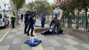 Başkentte kimsesiz kişi hastane önünde ölü bulundu
