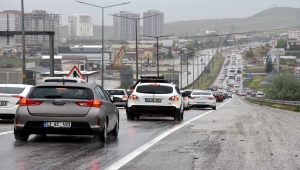 Bayram tatilinin son gününde "kilit kavşak" Kırıkkale'de yoğunluk yaşanıyor