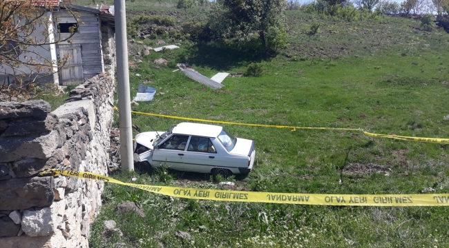 Çankırı'da binanın duvarına çarpan otomobilin sürücüsü öldü, eşi yaralandı