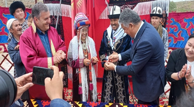 Çubuk Belediye Başkanı Demirbaş, Kırgız çiftin nikahını kıydı