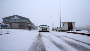 Erciyes Kayak Merkezi ile Sivas'ın yüksek kesimlerine kar yağdı