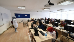 Görme engelliler KOMEK'te bilgisayar ve İngilizce öğreniyor