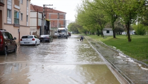 GÜNCELLEME - Eskişehir'de dolu ve sağanak nedeniyle araçlar mahsur kaldı