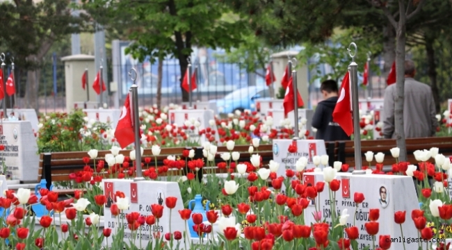 İç Anadolu'da bayram arifesinde şehit kabirleri ziyaret edildi