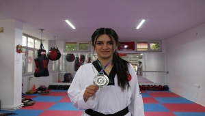 İşitme engelli sporcu, 25 yaşında başladığı tekvandoda olimpiyat madalyasına uzandı