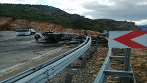  Karaman'da devrilen tüp yüklü kamyondaki 2 kişi yaralandı