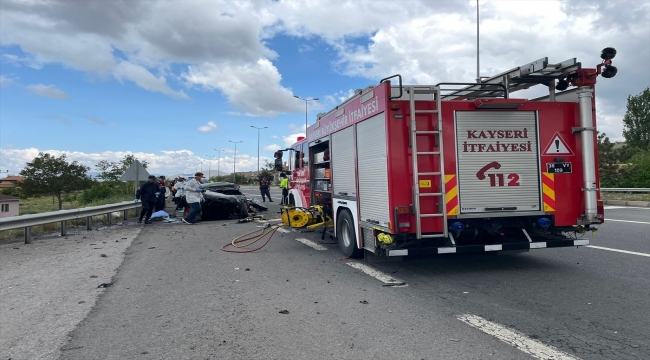 Kayseri'de kamyona çarpan otomobildeki 4 kişi öldü, 1 kişi yaralandı