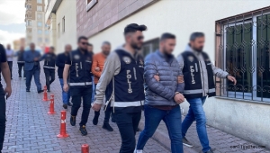 Kayseri'de otomobil dolandırıcılığı: 70 kişiyi mağdur eden 6 zanlı adliyede