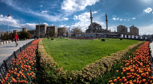 Kayseri'nin park ve bahçelerine 1 milyon çiçek dikilecek