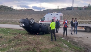 Kırıkkale'de devrilen otomobildeki 2'si bebek 3 kişi yaralandı