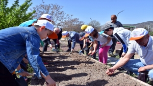Kırıkkale'de öğrenciler "Çocuk Tarım Akademisi" ile toprağa dokunuyor