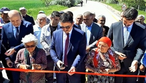 Kırıkkale Valisi Tekbıyıkoğlu, kullandığı makam aracıyla beton yolu test etti