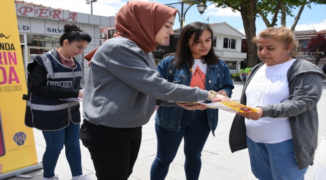 Kırşehir'de polisler "En İyi Narkotik Polisi Anne Projesi"ni anlattı
