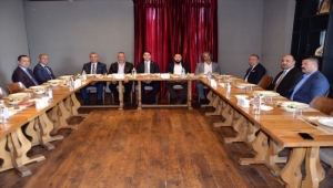 MHP'li İsmail Özdemir, Kayseri'de Doğu Türkistanlılarla bir araya geldi