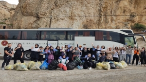 NEVÜ öğrencileri piknik alanında çevre temizliği yaptı
