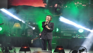 Şarkıcı Fatma Turgut Akşehir'de konser verdi