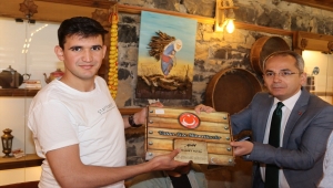 Seydişehir Kaymakamı Pişkin ile Belediye Başkanı Tutal, askere gidecek gençleri ağırladı