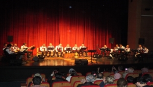 Sivas'ta Türk halk müziği korosu konser verdi