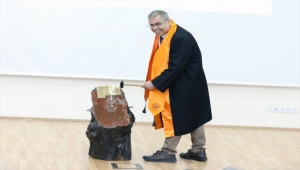 Tıp profesörü, öğrenim gördüğü turizm fakültesinde dönem birincisi oldu